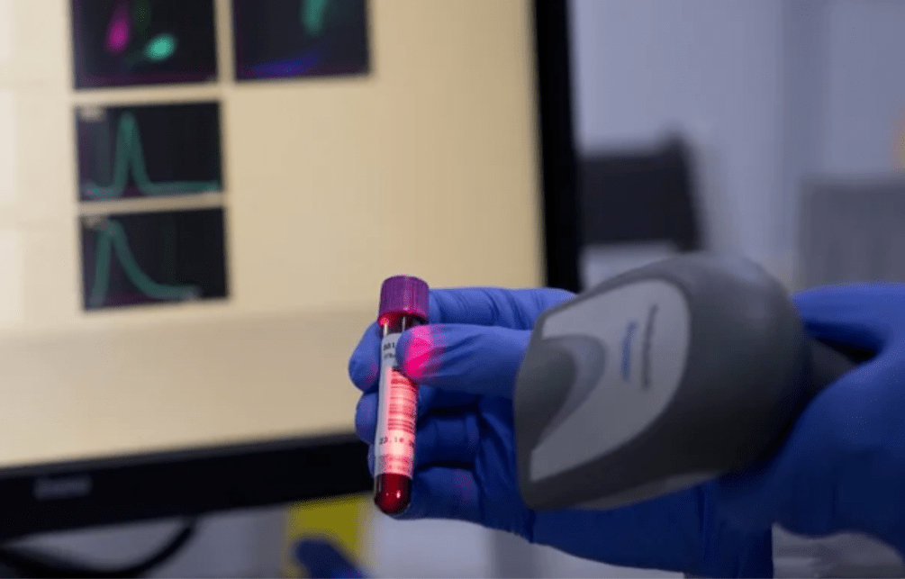 Un tubo di prova con analisi